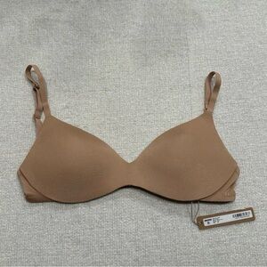 Skims wireless form push up bra Size 30D new with tag